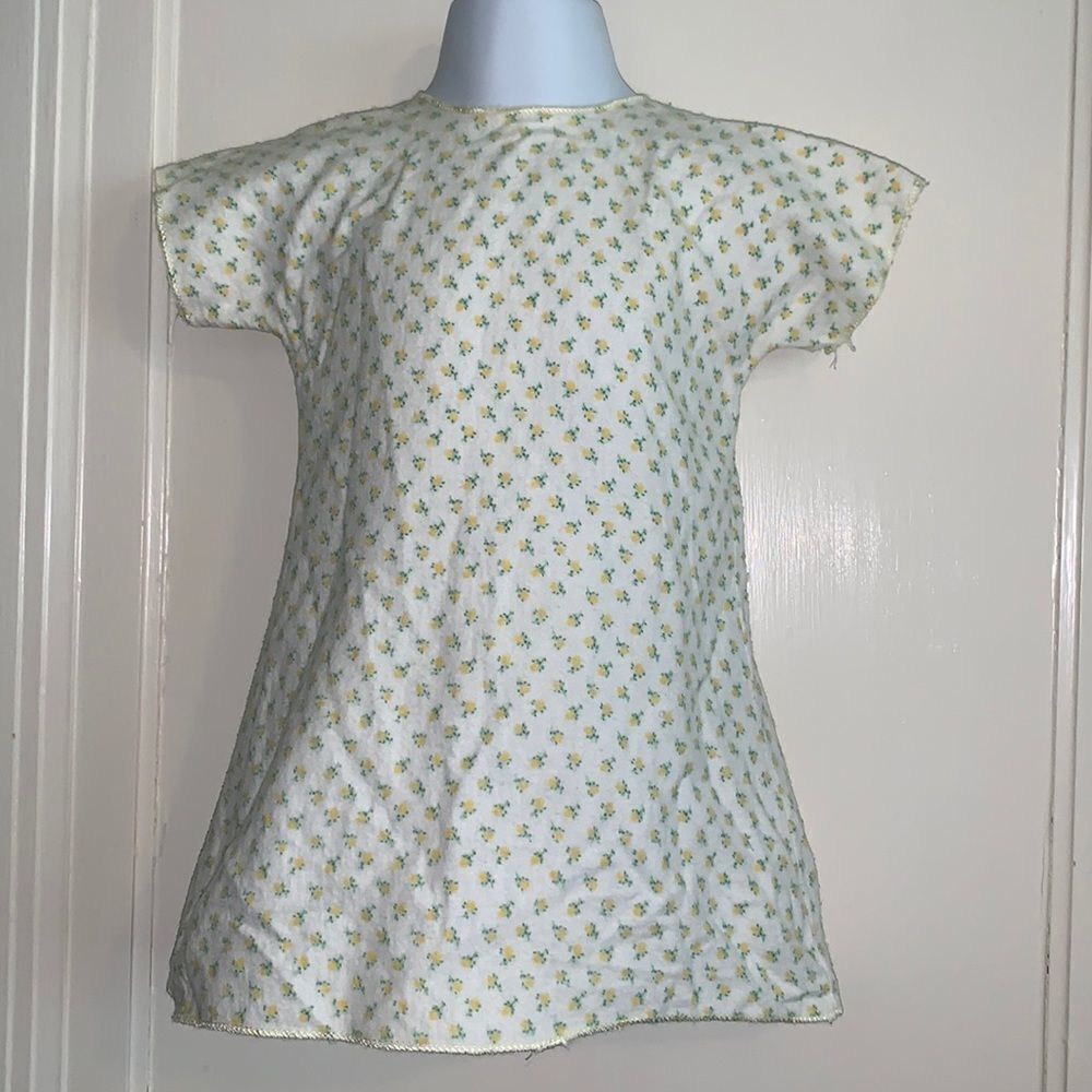 ‎Vtg yellow roses flannel girls hospital gown